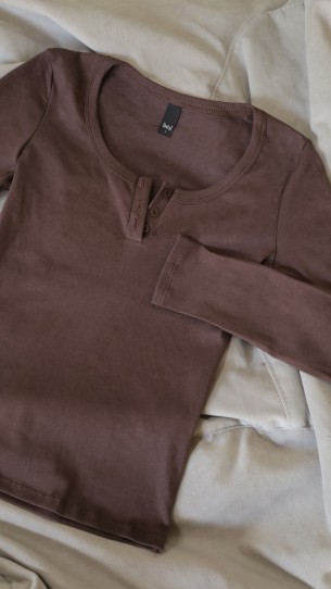 AVELLANA Remera B809